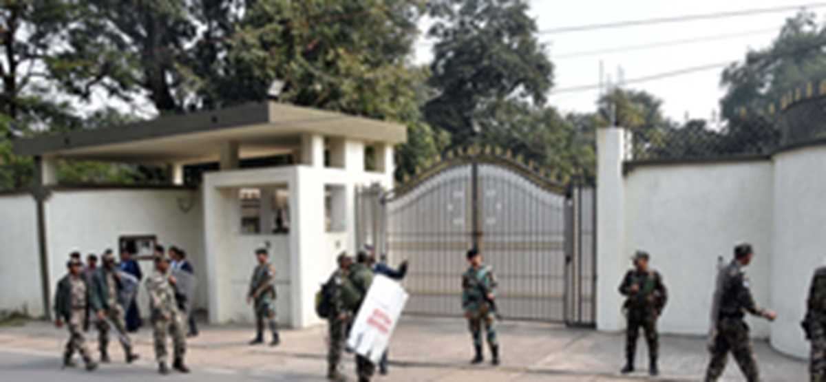 हेमंत सोरेन के आवास पर पहुंच ईडी ने शुरू की पूछताछ, गिरफ्तार हुए तो पत्नी कल्पना को सौंपेंगे कुर्सी ! हेमंत सोरेन के आवास पर पहुंच ईडी ने शुरू की पूछताछ, गिरफ्तार हुए तो पत्नी कल्पना को सौंपेंगे कुर्सी !